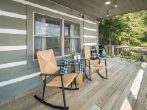 Boone/Blowing Rock Cabin: Hot Tub, Mountain Views, Sleeps 8, Peaceful, Private Hotels in Watauga