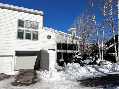 3B/3Ba Modern House in Avon, Central AC!! 10 Min Drive to Beaver Creek & Vail!
