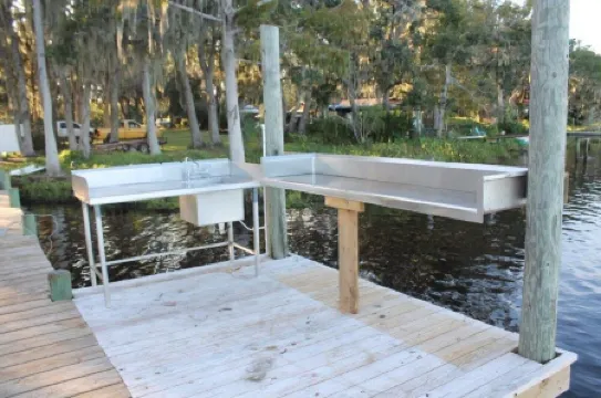 Bring your Boat to our River House and enjoy the beautiful St Johns River.