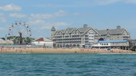 Crashing surf, steps to the sand, Pier BEST CONDO IN OLD ORCHARD BEACH