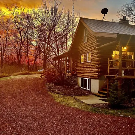 Rustic Log Home located near Baileys Harbor