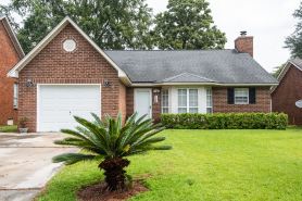 We Love Pets! 6ft Fenced in Backyard and Pet Amenities.