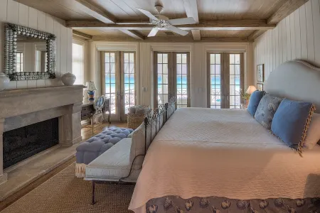 Beachfront House with Private Access - Complimentary Beach Chairs/Umbrellas