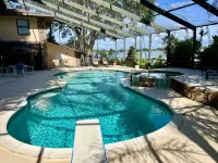 Amazing Lakefront Views! 4/4, Pool, Diving Board, Spa, Pool Table, Near LegoLand