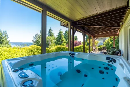 Cougar Mountain Retreat with hot tub,  sauna, and 3 floors of lake views!