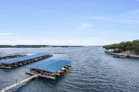 Osage Oasis-LAKE VIEW, FREE BOAT SLIP - Lake of the Ozarks easy living