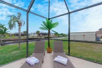 AMAZING Waterfront Paradise -3 Bed 2 bath-NO FEE Heated Pool-Private Dock-Kayaks