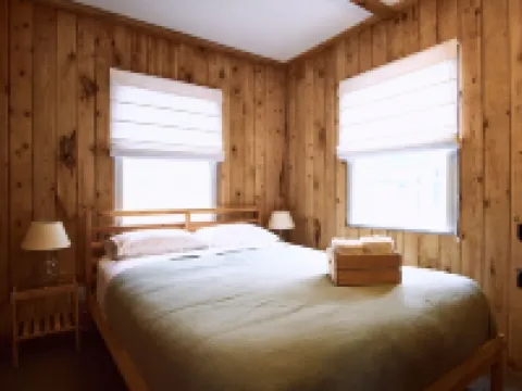 Log Cabin on A Lake with Private Dock & Beach! One Hour from NYC! No Pet Fees! Hotels in Kent