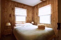 Log Cabin on A Lake with Private Dock & Beach! One Hour from NYC! No Pet Fees! 보그 브룩 유니크 에어리어 주변 호텔