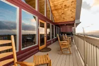 Spectacular Views, Jacuzzi, Clean Cabin, Fast Wifi, Ideal Location, by Dollywood