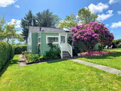 Sunny Cottage, Close to Town & Family Friendly