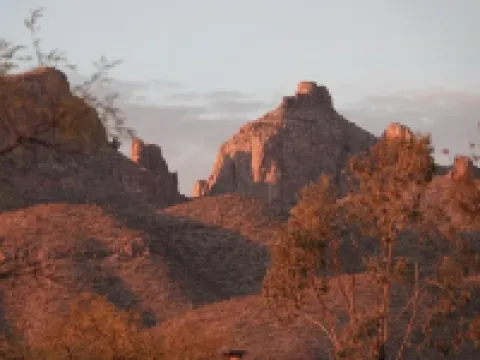 Quiet 3 acre Ranch Home with incredible mountain views!! 丹戈豪園酒店