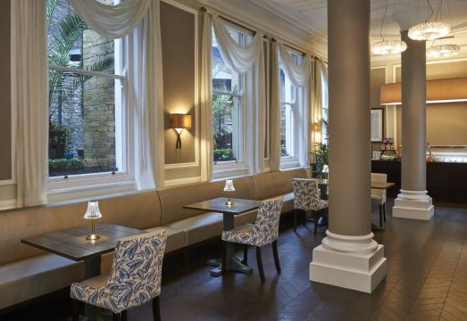 런던 호텔 객실 내부