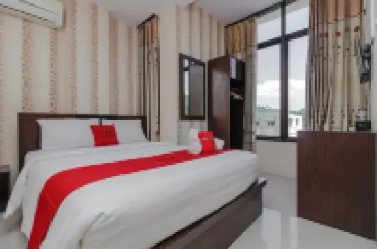 RedDoorz Plus @ Paal 2 Manado Hotel di Singkil
