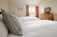 Beautiful stone cottage on the stunning Northumbrian coast. Hotels near Spittal Beach