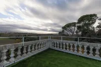 Le Château de La Seigne Hotels in Villemoustaussou