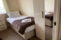 Location-Location-Location! - Spacious 2 Bed Apt with Sea & Country Views