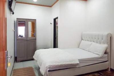Penginapan Ciremai Syariah RedPartner Hotels near Masjid Jami Baiturrahman (Haurduni)