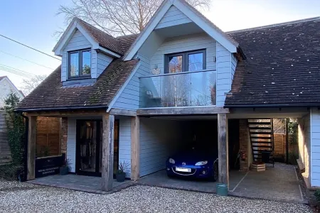 Secluded Retreat - in the heart of the Anchorage