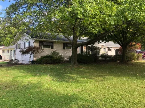 Hometown Cozy  ADA friendly, Kids, Pets, King Bed! Quiet, Safe Neighborhood