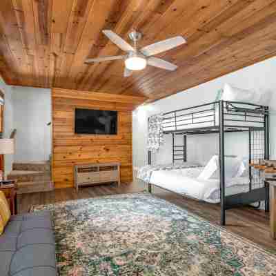Bass Lake Cabin—Game Room—BBQ—:4— Slip Rooms