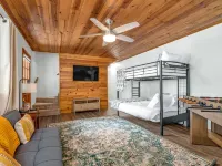 Bass Lake Cabin—Game Room—BBQ—:4— Slip