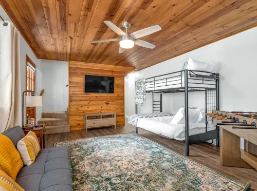 Bass Lake Cabin—Game Room—BBQ—:4— Slip