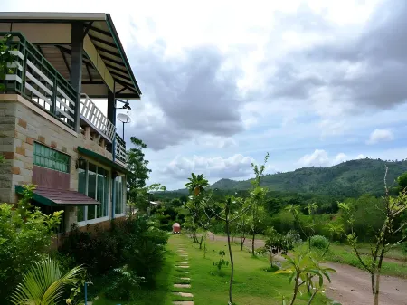 Cavallo Posu and Resort Khao Yai Отели рядом с достопримечательностью «Wat Sap Setthi Wanaram»