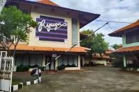 RedDoorz Plus Near Tugu Mercusuar Anyer Các khách sạn ở Anyar