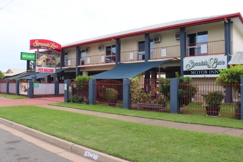 Spanish Lace Motor Inn - parking