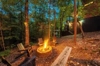 Modern, new cabin in tranquil Broken Bow/Hochatown with all the amenities