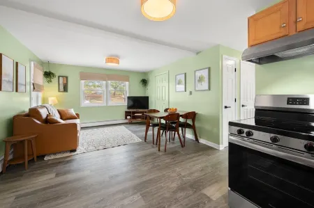 Coastal Retreat • 2Br Near Beaches & Mystic