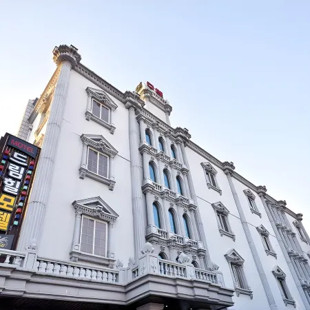 Dreamhill Motel Отели рядом с достопримечательностью «Астрономическая обсерватория «Чхомсондэ»»