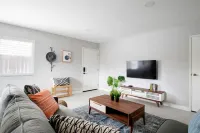 5 Mins to DT Alhambra - Homey 2BR Apt W King Bed