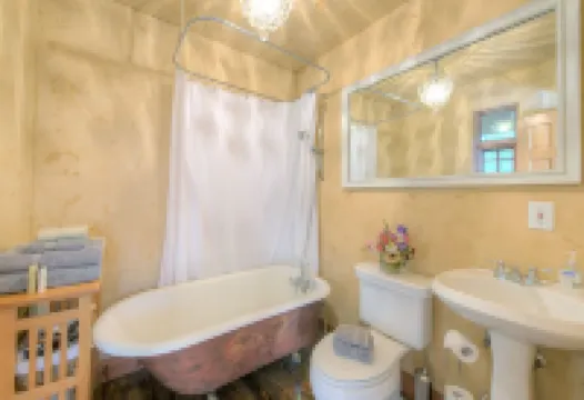 Fox Creek cabin in the woods