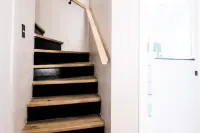 Tipp Hill Home, near local eateries and pubs, walkable, near SU and Hospitals