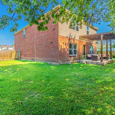 DFW Perfect Home with Garage Parking, Gated Yard,Business Amenities,Arcade game!