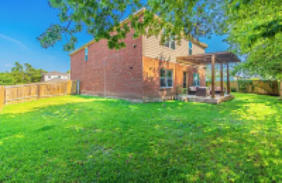 DFW Perfect Home with Garage Parking, Gated Yard,Business Amenities,Arcade game!