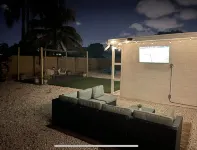 Private House, 2-1, Close to Atlantic Ave. Big Yard. Pet Friendly!