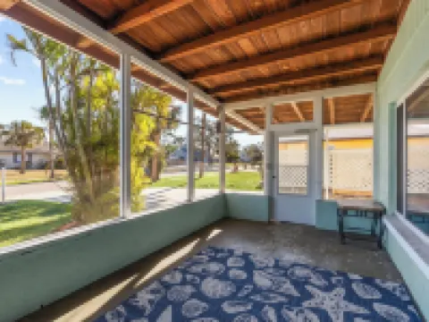 Pet Friendly. Minutes to Beaches. Charming 2-bedroom house in adorable Sarasota. Hoteles en Whitfield