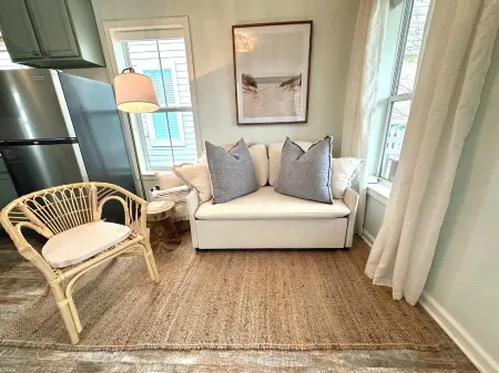 Charming cottage with WiFi and AC in tranquil Pass Christian