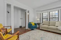 Heart of Elmwood Village cozy apartment