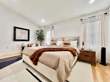 Tranquil 2Br w. Office Work Space & Private Patio