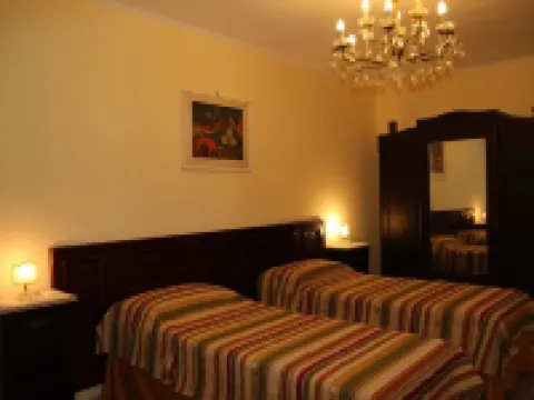 Isolated on hill, flat with terrace,garden among romanesque art,quiet,nature Hotels in Cocconato