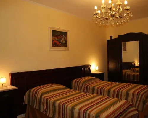 Isolated on hill, flat with terrace,garden among romanesque art,quiet,nature Hotele w: Cocconato