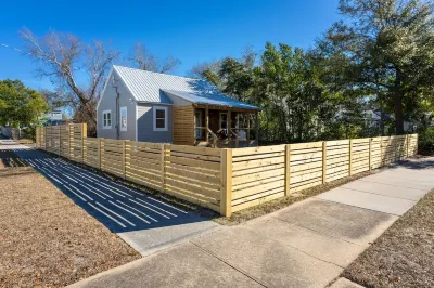 Cargo District Cottage - Brand New - Wilmington Отели рядом с достопримечательностью «Hallway shops»