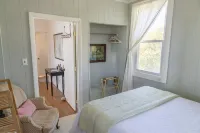 Seabreeze on the Harbor 2 - Stunning Island Retreat perched on Stonington Harbor Hotels in Stonington