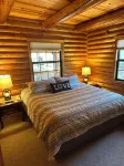 Luxury Log Cabin Living! A.C. Kid & Pet Friendly, Fishing, Hiking, Golf