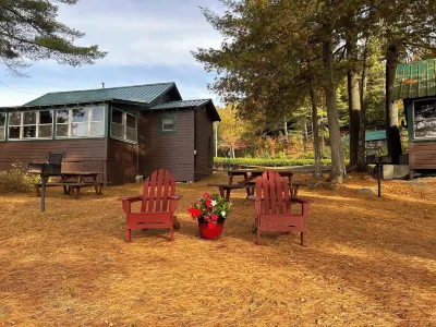 Paddler's Rest Lakeside Cabins and Motel Hotels in Long Lake