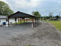 Close to Lake G’VILLE 3-BR house with AC, BOAT BARN-24’x48’, WiFi in Albertville